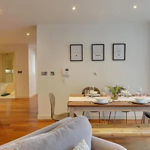 https://stunning-2-bed-apartment-sheffield-city-centre.yorkshirehotels.net